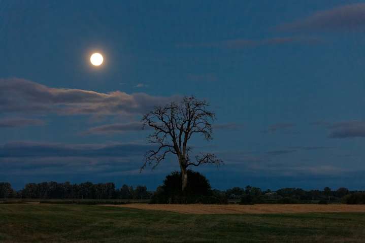 ‘Super harvest moon’ will usher in the dark season