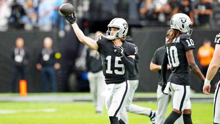 Raiders’ Kenny Pickett replaces Geno Smith vs. Chiefs, and that should be permanent