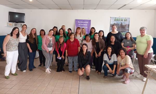 Más de 40 personas participaron del conversatorio “Las salida es colectiva” en el barrio Hunt