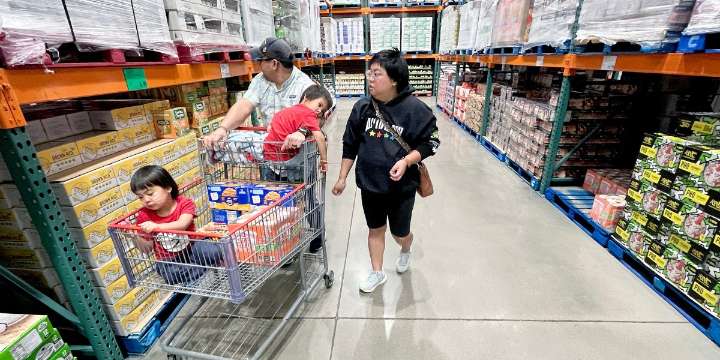 Some Americans will hand out food to trick-or-treaterson Halloween as SNAP benefits are about to end