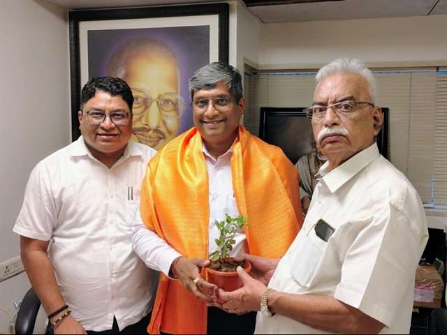Lakshman C Poojary felicitates Suryakant Jay Suvarna on election as Billava Mahamandala president