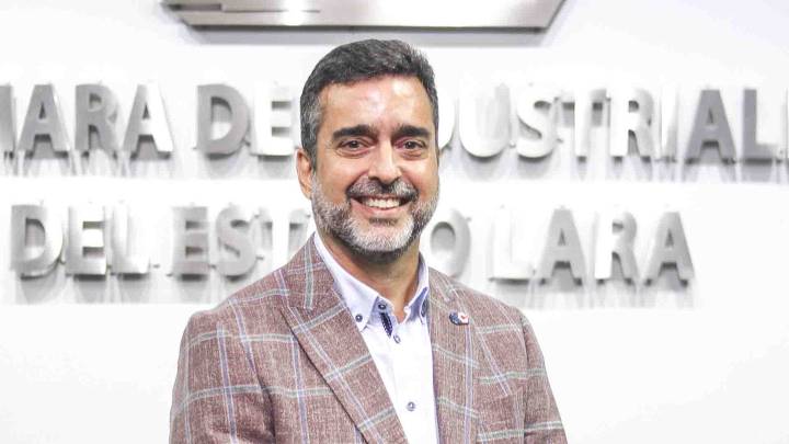 Gil Lemos señala un notable aumento de la bolivarización en la economía durante 2025