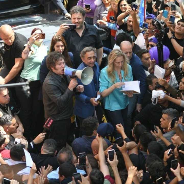 La campaña se tiñe de violencia