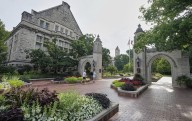 Universidad de Indiana despide a un asesor de periódico estudiantil que se negó a bloquear noticias