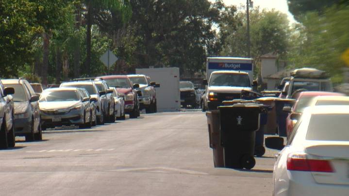 Police investigate dead body found in south Bakersfield