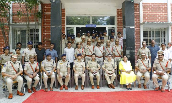 Hyderabad Police Commissioner V.C. Sajjanar Visits Madannapet PS, Emphasises ‘People Welfare Policing’