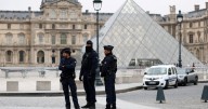 Ni a Hollywood se le ocurrió: Así fue el robo al Museo del Louvre en 7 minutos