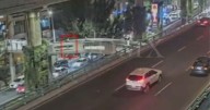 Asaltos en Periférico Sur: Captan en VIDEO a rata tras atracar auto de lujo y robar dólares