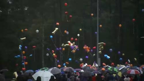 Hundreds gather in Fayetteville to honor E.E. Smith football players days after fatal car crash