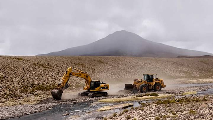 Tacna ingresa con maquinaria a río Mauri en territorio de Puno
