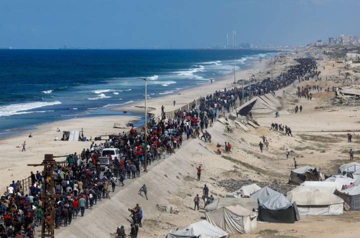 Israel pulls back, Gazans return to gutted homes