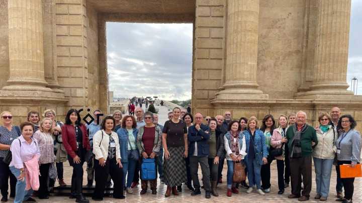 Casi 600 mayores redescubren Córdoba a través de doce rutas culturales y de senderismo organizadas por el Ayuntamiento