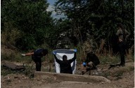 Los trabajadores funerarios cargan con el dolor de la guerra en Sinaloa (México)