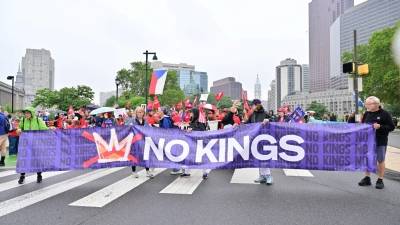 Bajo el lema "No a los reyes" protestan cientos de organizaciones contra Donald Trump