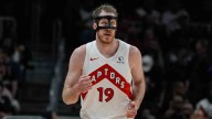 Raptors’ Jakob Poeltl exits with low back tightness vs. Spurs