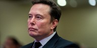 Elon Musk lanza Grokipedia, la enciclopedia de IA que busca competir con Wikipedia