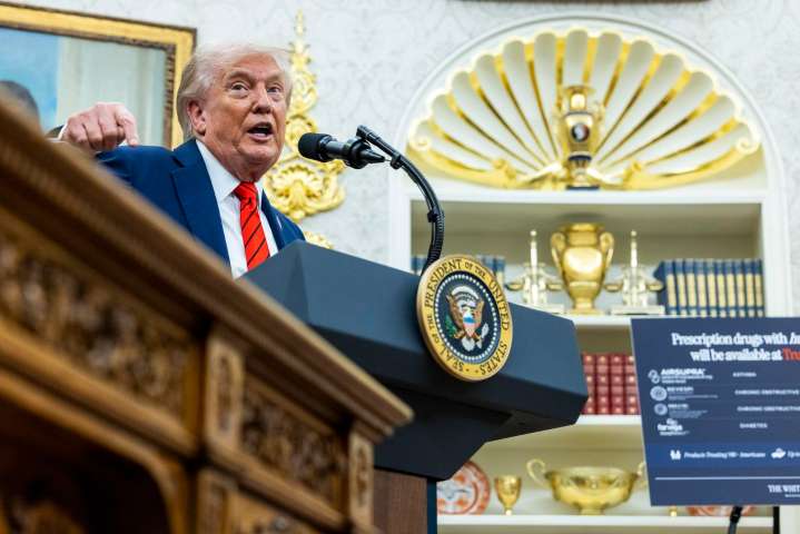 Jueza de EEUU bloquea despidos de Trump por cierre de Gobierno