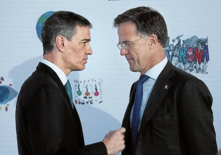 Trump presiona a Rutte para que castigue a España por no subir el gasto militar