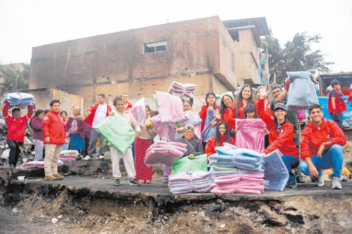 Abrigo y esperanza: Fundación Romero y Pacífico Seguros llevan 800 frazadas a Pamplona Alta