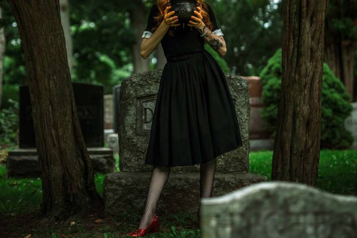 Woman Refuses Friend’s Cemetery Photoshoot Request