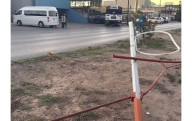 Camionero de maquila se queda dormido, choca y tumba árboles