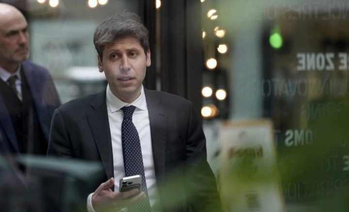 Según la propia IA, el anuncio de inversión de OpenAI en Argentina es "ridículo" y es solo "propaganda" para Milei