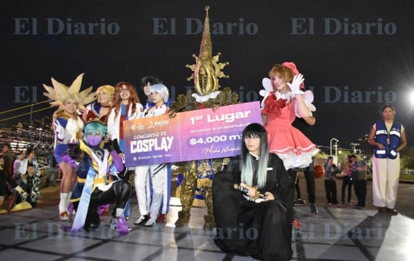 Galería.- Dan vida a personajes de anime en el FICUU