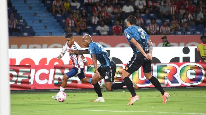 José Enamorado, jugador del Junior, fue internado en una clínica tras partido contra el Pereira; revelan el pronóstico