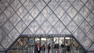Cinco nuevos detenidos en Francia por el robo en el Museo Louvre: 'Uno de ellos figuraba efectivamente como uno de los objetivos'