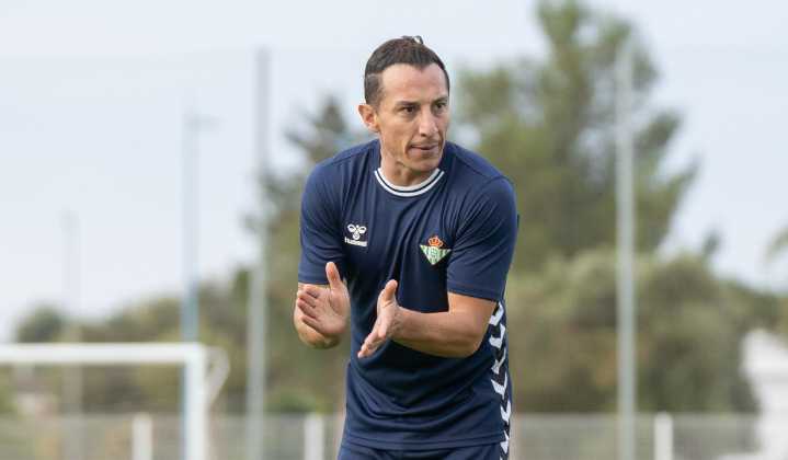 ¡Inicia una nueva etapa! Andrés Guardado empieza su carrera como técnico con el Betis