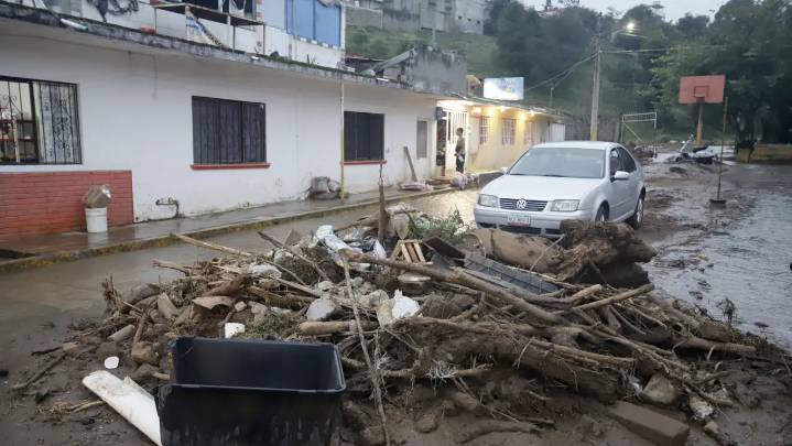 Gobierno estima en 100,000 las viviendas afectadas por lluvias en México desde el 6 de octubre