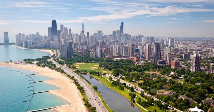 Trump pauses $2.1B for Chicago infrastructure projects, leveraging shutdown to pressure Democrats