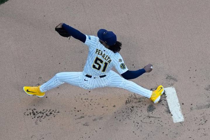 Cubs vs. Brewers prediction: Best bet, odds, pick for Game 1 of the NLDS