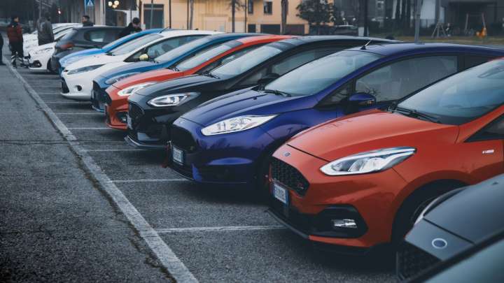 Festive slowdown: vehicle registrations fall 9% in Pune this Dussehra