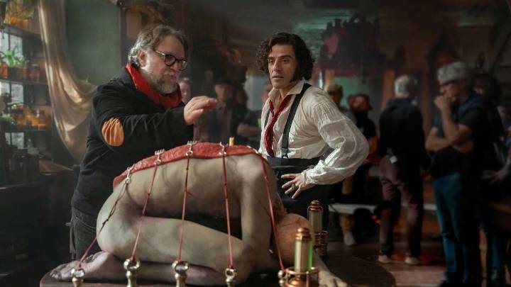 Combinan playa y cine con Frankenstein de Guillermo del Toro