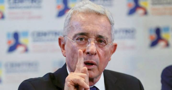 Uribe es absuelto: Tribunal anula condena por manipulación de testigo