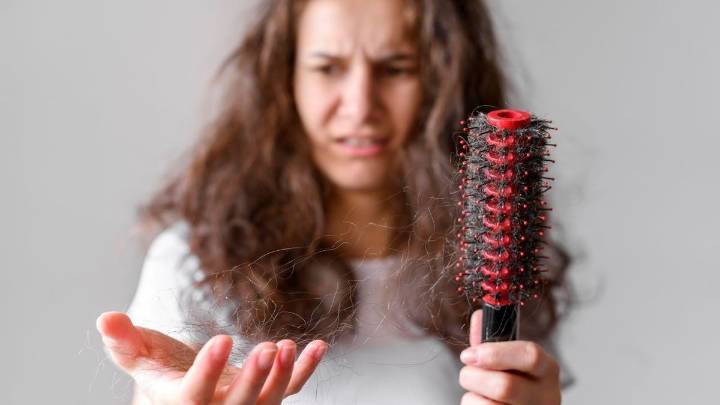 Cuáles son las vitaminas que ayudan a combatir la caída del pelo