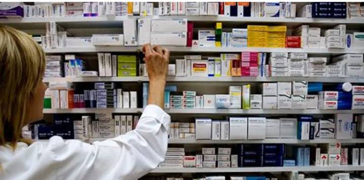 Prohíben venta de medicamentos que requieran receta médica a menores de edad