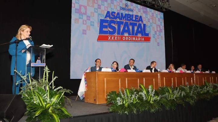 Maru Campos reaparece en Asamblea del PAN; llama a la unidad rumbo al 2027