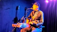 Leo García en Mendoza ofreció un show íntimo y lleno de hits en Chacras de Coria