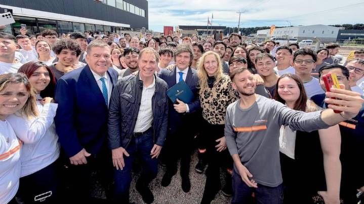 El PRO se pone al frente de la campaña en la Provincia: intenta reducir el impacto del caso Espert y sale a confrontar con Kicillof