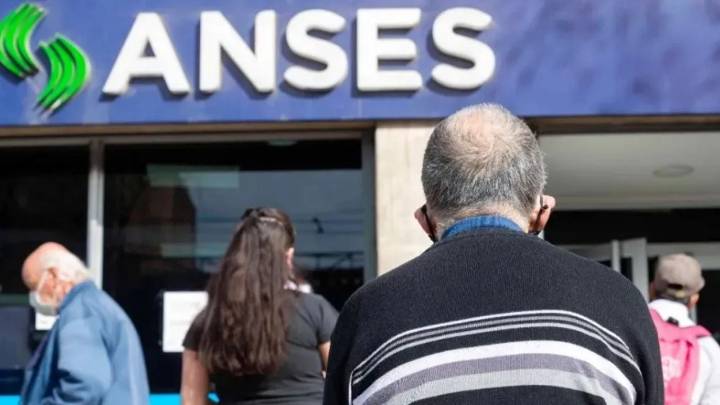 Cuánto subirán en noviembre 2025 las jubilaciones, pensiones y asignaciones, según ANSES