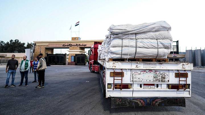Solo 986 de los 6.600 camiones de ayuda han entrado en Gaza desde el alto el fuego