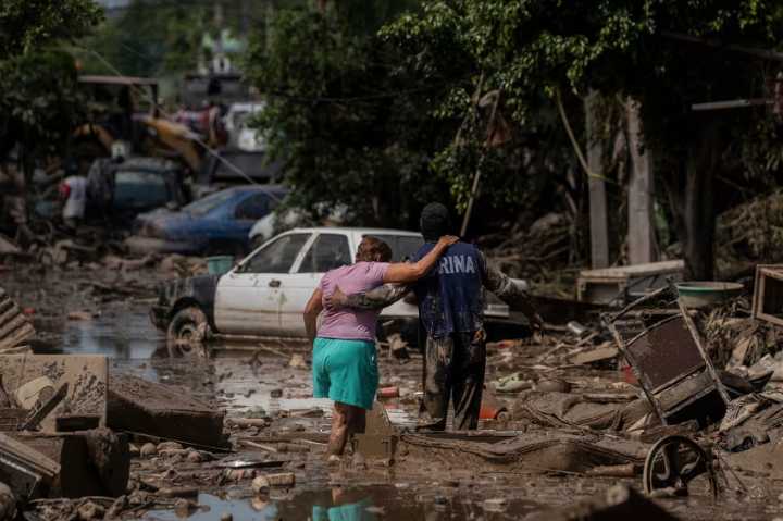 Aún se encuentran más de 300 comunidades incomunicadas en México por lluvias torrenciales y deslaves
