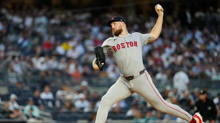 Crochet domina y Medias Rojas azota al bullpen de Yanquis para tomar ventaja en serie de comodines