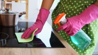 Con un chorrito de vinagre: te explico cómo limpiar las hornallas eléctricas en 5 minutos