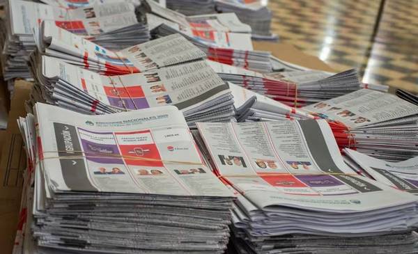 La Junta Electoral bonaerense rechazó que LLA exhiba afiches con la cara de Santilli en los centros de votación