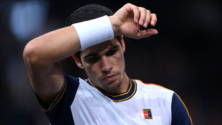 El día que París fue un infierno para Alcaraz: rompió a llorar por el ambiente hostil y entró en barrena