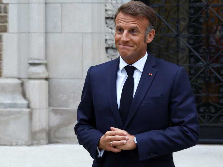 Outgoing French PM launches last-gasp bid to quell political crisis