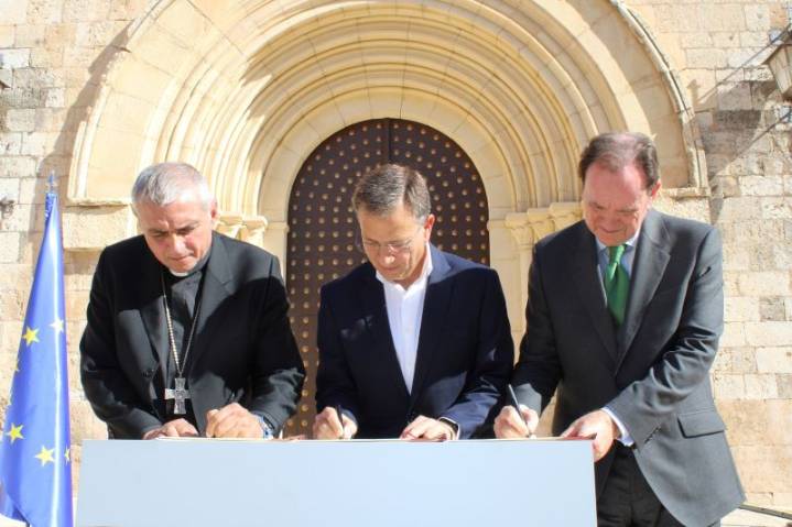 Manuel Serrano afirma que la nueva iluminación ornamental exterior de la Catedral “realzará su belleza, preservará su espiritualidad y reforzará su papel como seña de identidad de Albacete” El alcalde